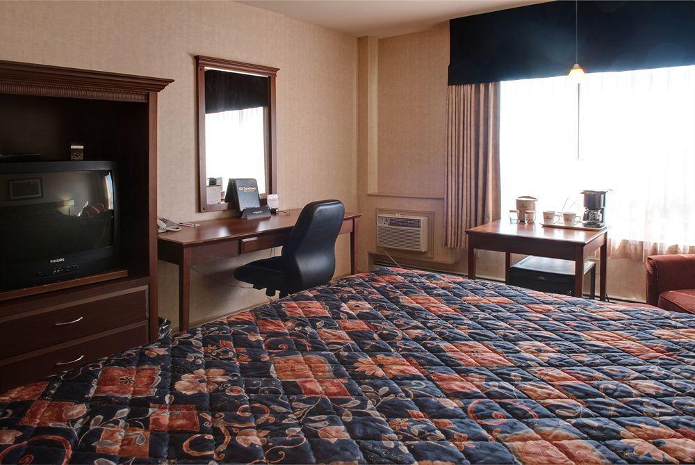 Sandman Hotel & Suites Regina Esterno foto