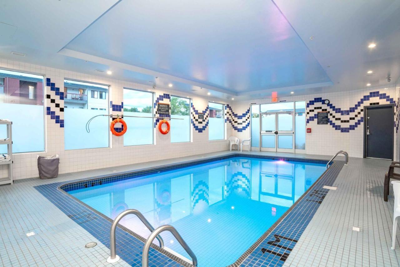 Sandman Hotel & Suites Regina Esterno foto