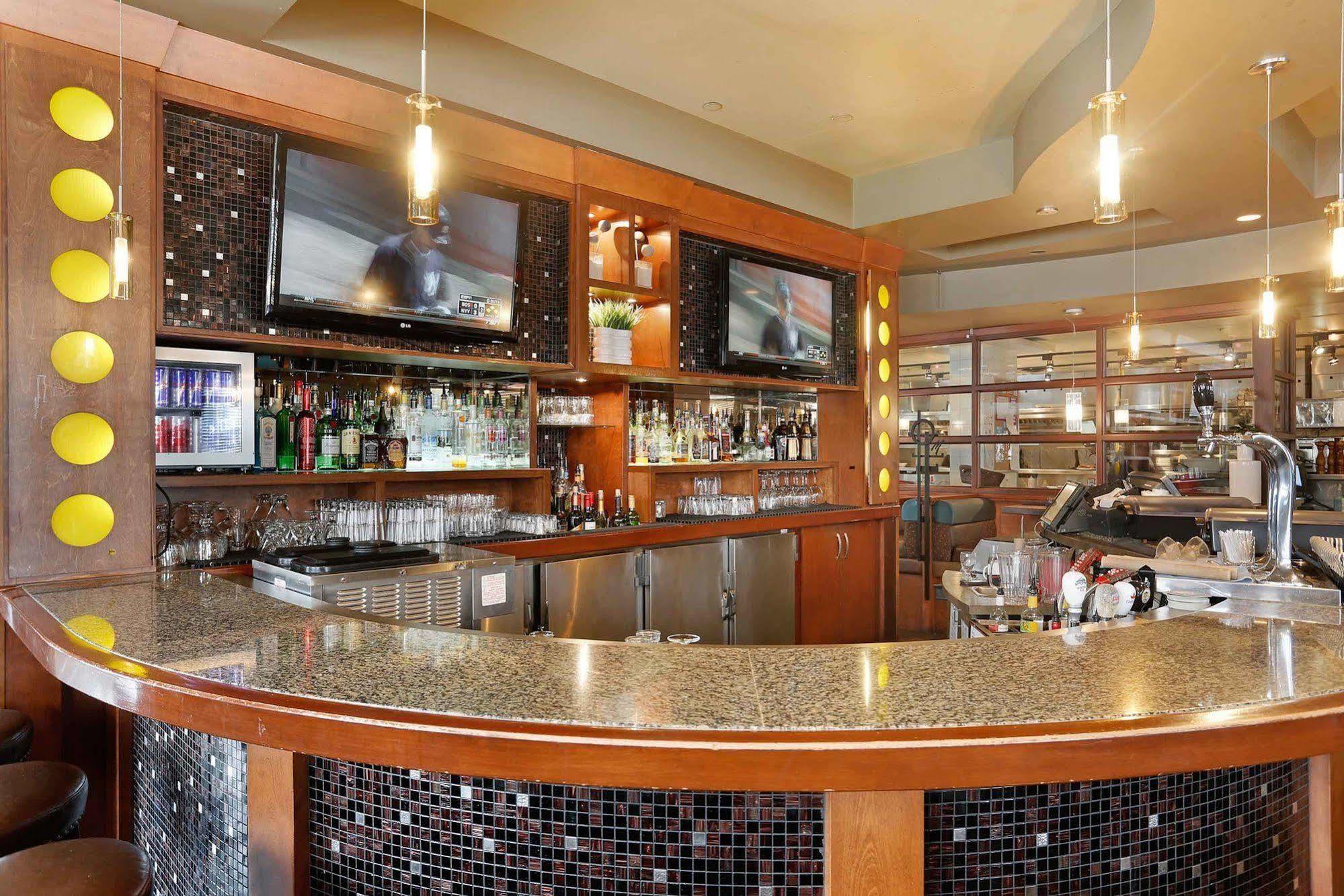 Sandman Hotel & Suites Regina Esterno foto
